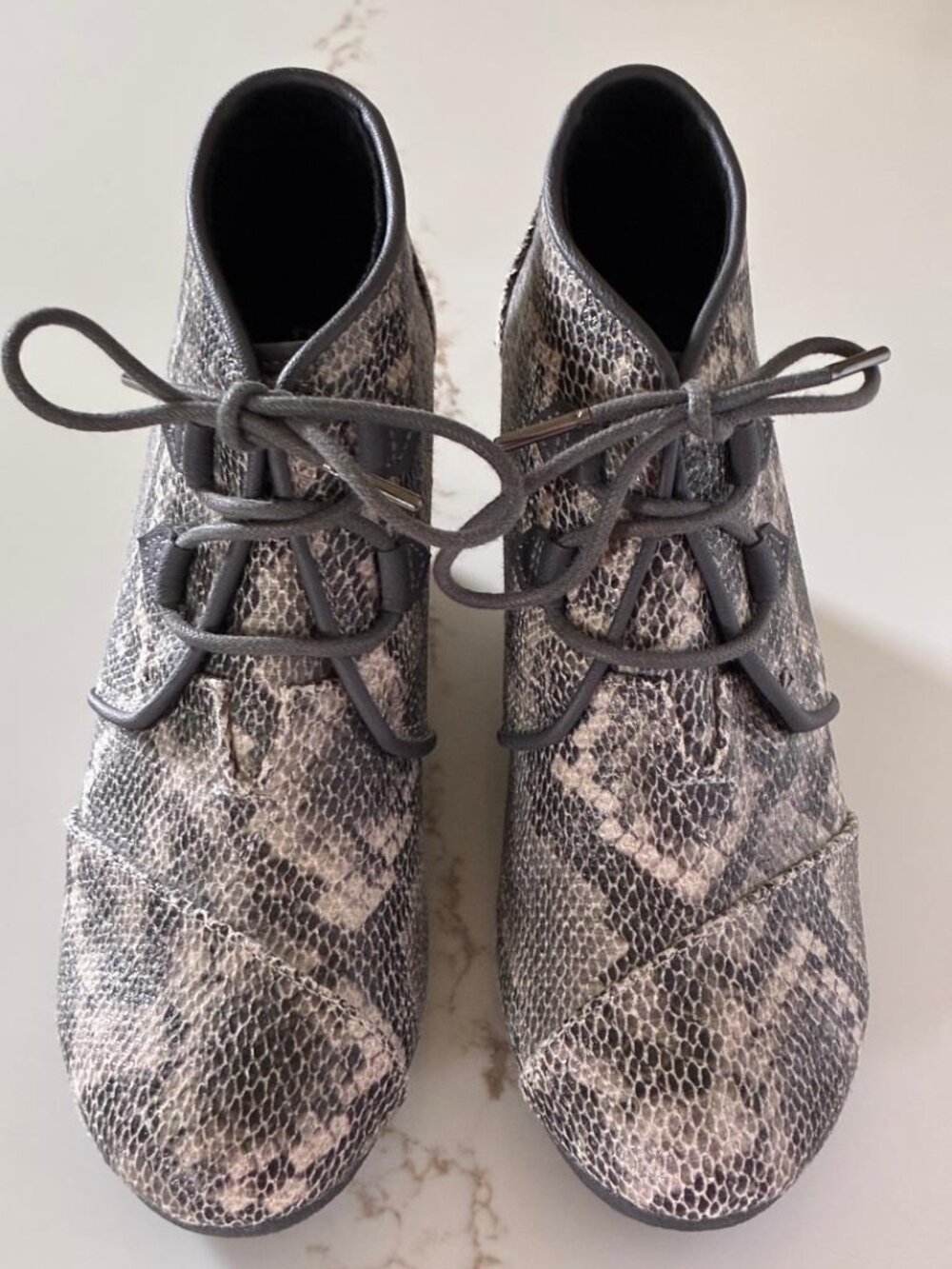 TOMS Women Wedge Heeled Booties Size 8.5 Snake Skin Python Platform Shoes